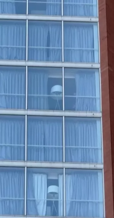 クルージングが大好きです。  男性がスニッフィーでメッセージを送ってきて、「15階の私の窓を見て」と言っていました。