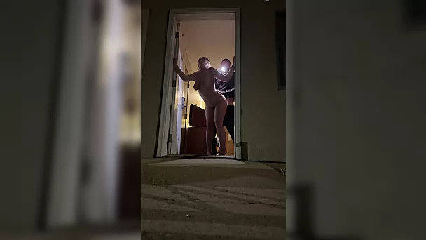 Extreme seks in de deuropening van het hotel met mijn mollige vriendin