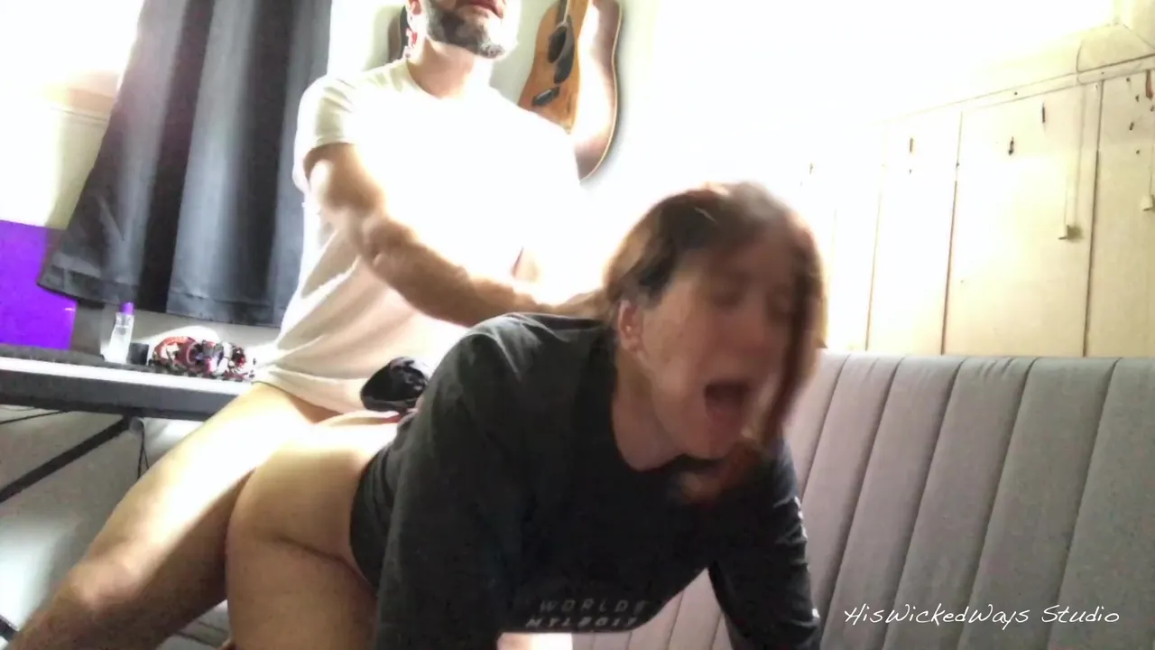 1280px x 720px - Begs to stop! Screaming painful anal with huge ass milf