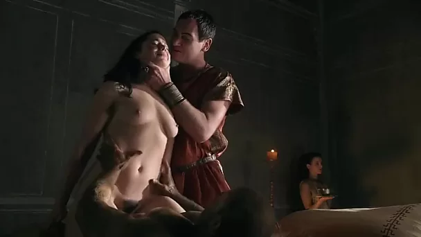 Jessica Grace Smith nimmt BBC in Spartacus