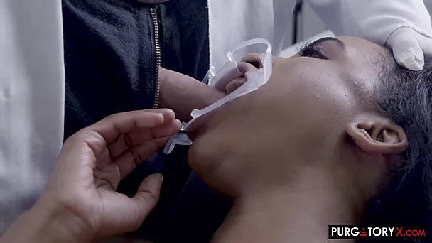 Jovem ébano Demi Sutra é agredida com seu dentista - PurgatoryX