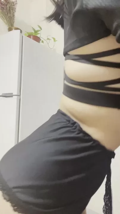 I wonder what you're thinking now seeing my ass twerk for you