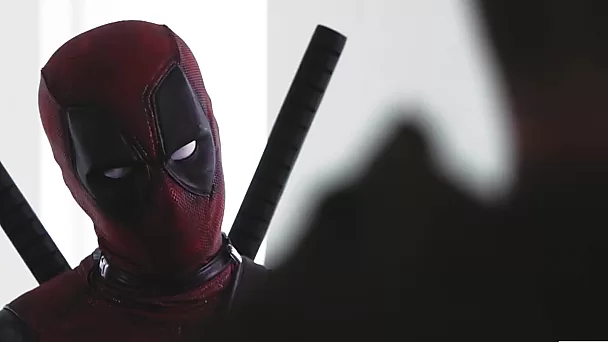 Heißes Cosplay auf Lady Deadpool & grobes Facking mit Gesichtsbehandlung