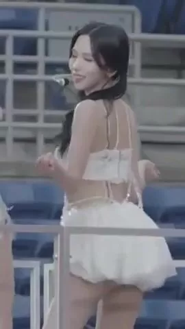 TWICE - Mina 和 Momo