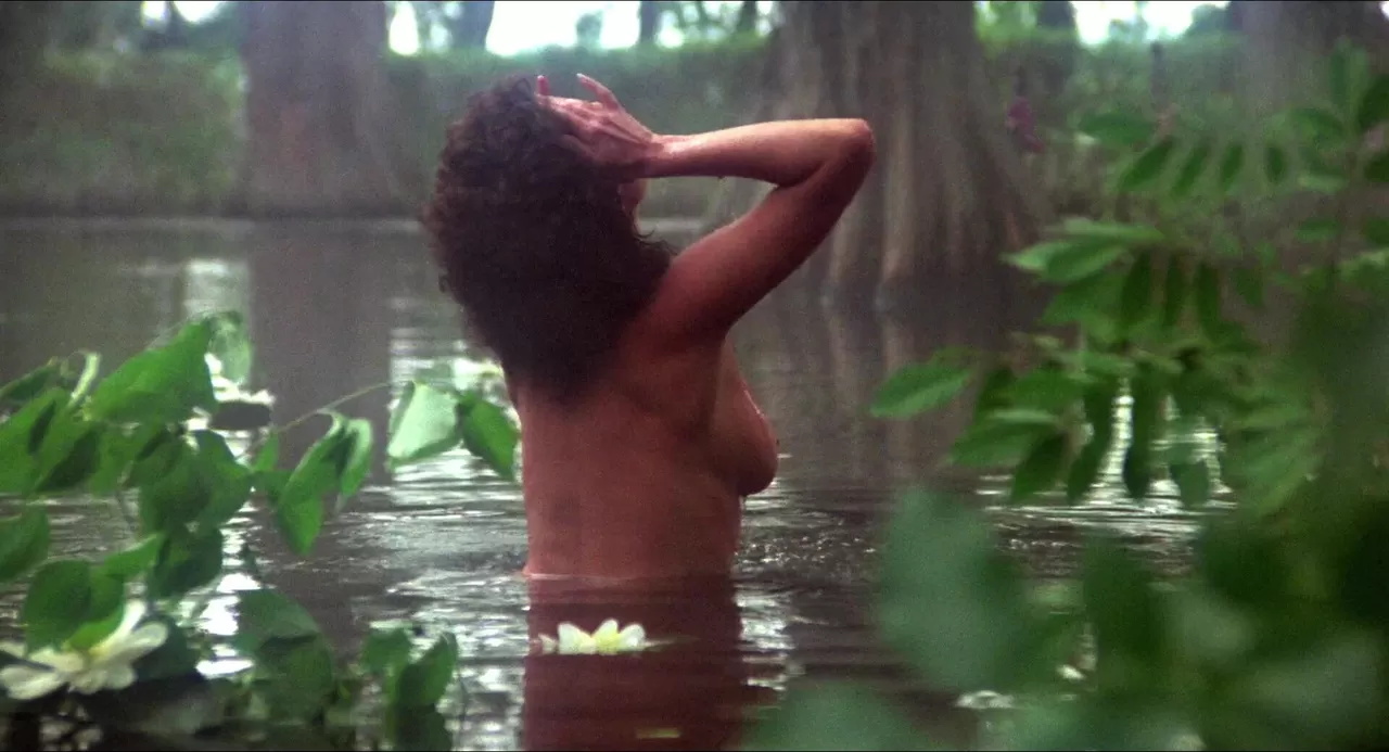 Trame classiche di Adrienne Barbeau in Swamp Thing - tratte dalla versione 4K