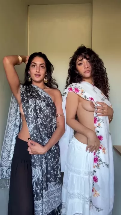 apenas duas garotas desi que adoram provocar ;)