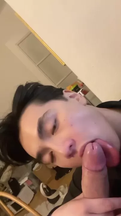 Who wants a blowjob from an asian boy?