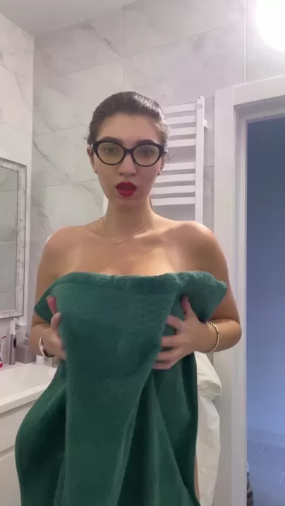 Lista para hacer realidad tus fantasías con estas grandes tetas.