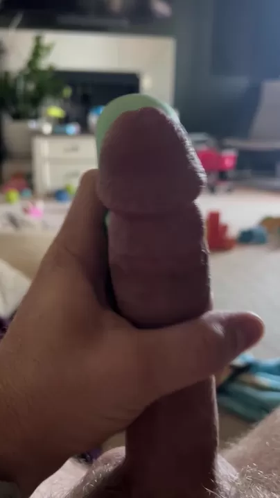 pai casado gozando com vibrador