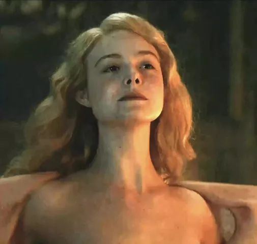 Elle Fanning - Compilation d'intrigues de 'The Great'