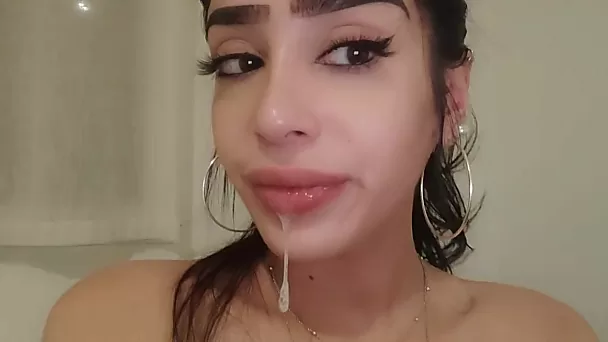 Estrella porno egipcia follada en la boca