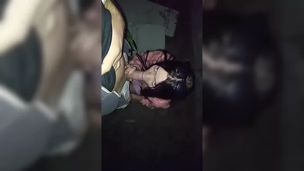 Jovem morena russa sendo fodida ao ar livre pelo namorado