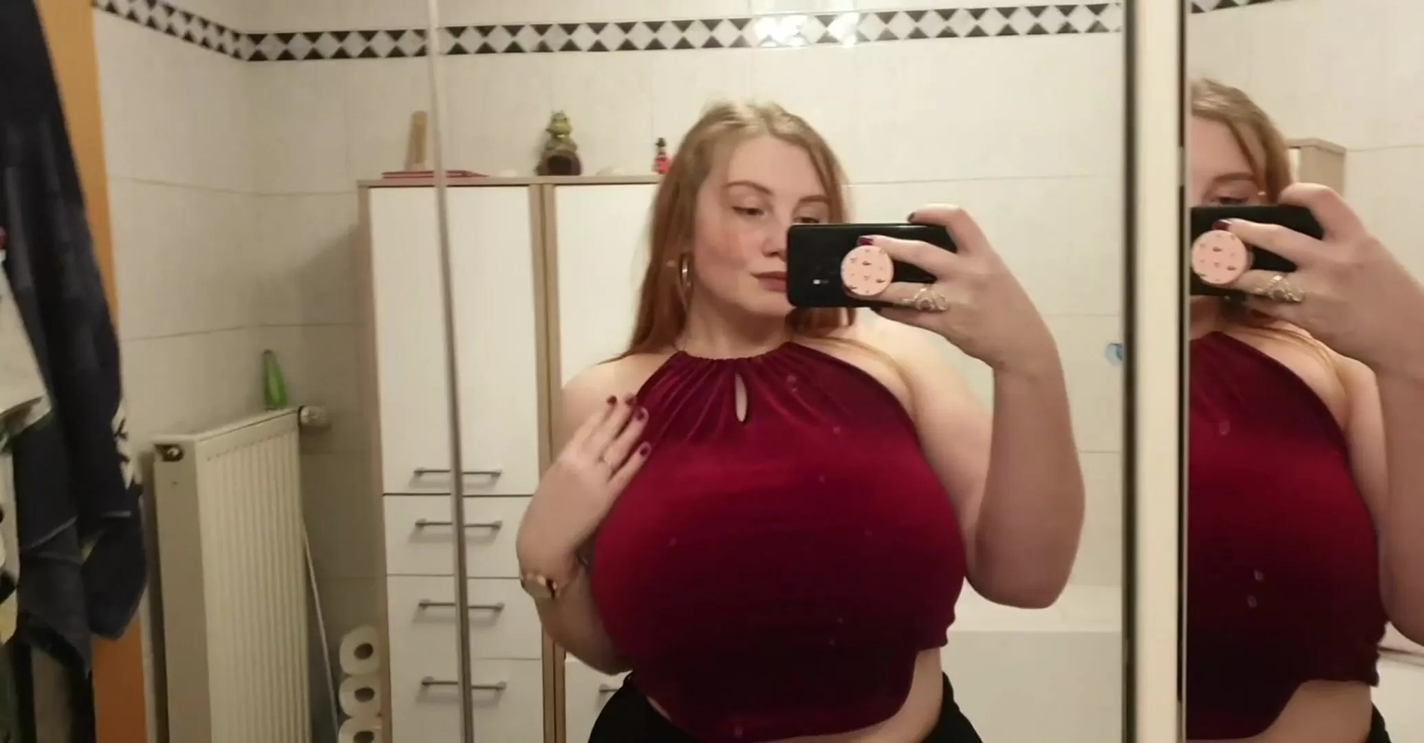 Oh look, a curvy redhead forgot to wear a bra again