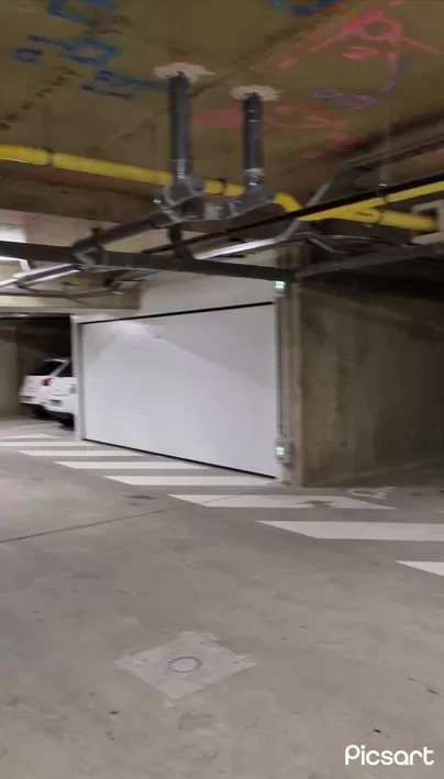 Je n'ai croisé personne en train de me sucer la bite sur le parking... dommage