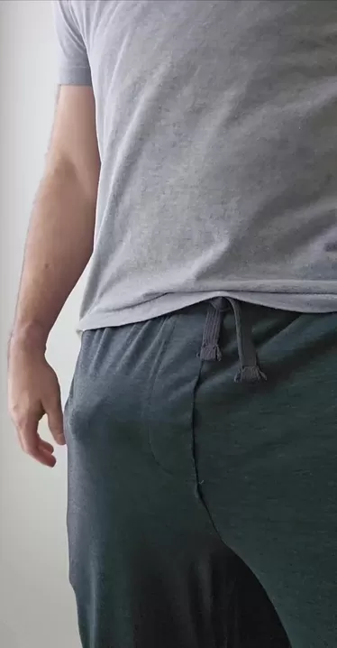 Les pantalons de survêtement me rendent toujours excitée