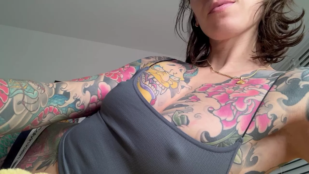 Ma candidature pour être ta folle petite amie tatouée