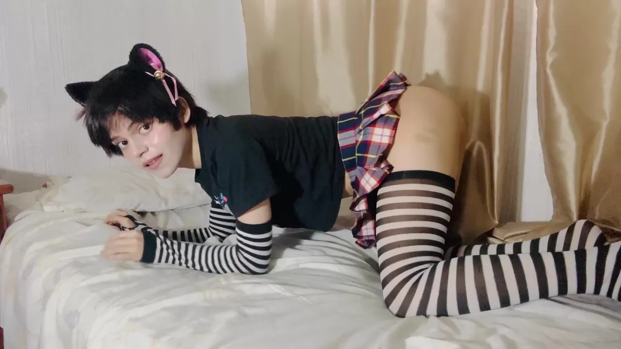 La femboy aleatoria de 20 años que quiere ser follada todas las noches