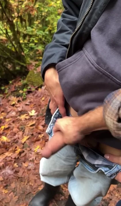 a été surpris en train de se branler dans les bois