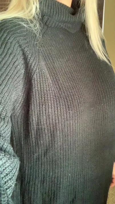 Ich habe gehört, dass mein Pullover sie ziemlich gut versteckt.Was denkst du?