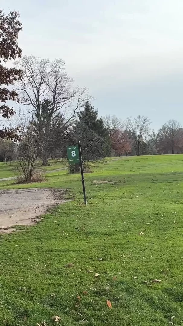 Amusement risqué sur un parcours de golf Quelqu'un veut jouer ⛳️