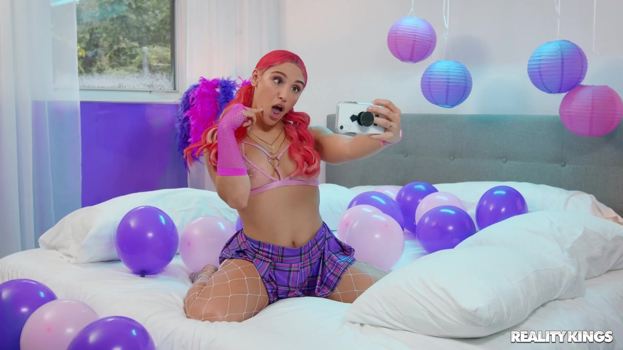 Horny pink haired girl Abella Danger likes to get fat cock in her ass