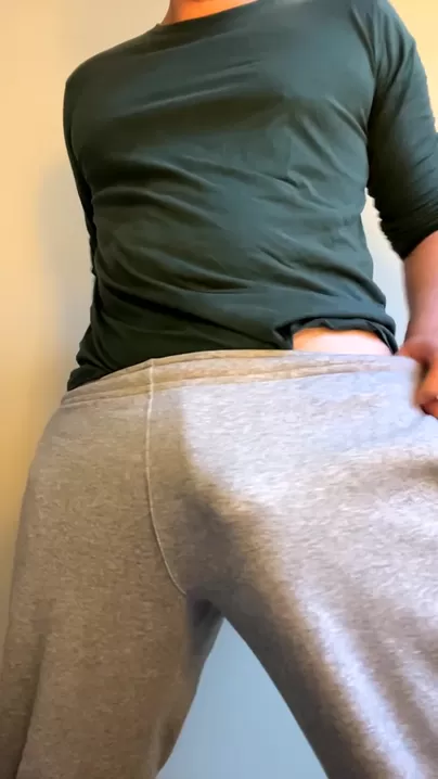 Est-ce pour cela que les gens aiment les pantalons de survêtement gris ?