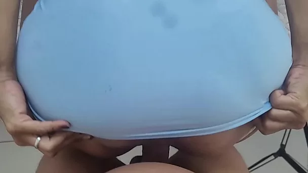 Close anal bem detalhado com gozada dentro do cu dela