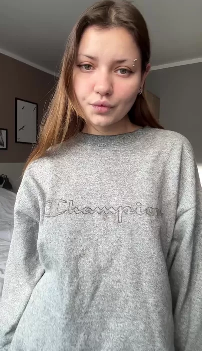 Mein 19-jähriger Körper sieht ohne dieses Sweatshirt besser aus