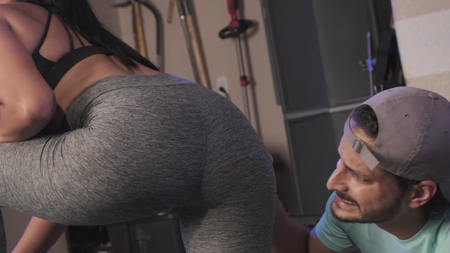 The trainer seduced a phat butt spanish girl