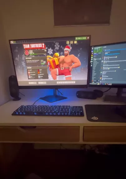 Riesiger weißer Schwanz eines PC-Gamers