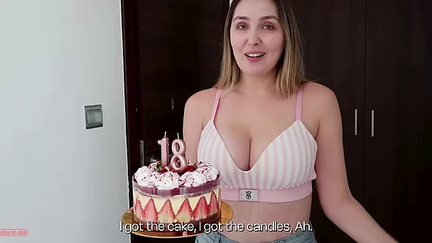 Milf peituda está deixando seu enteado foder seu anal apertado como um presente de aniversário