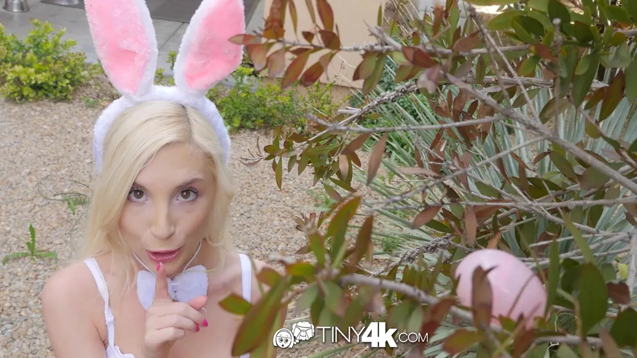 Easter Bunny Piper Perri gets biggest dick in her life. She's so wet!
