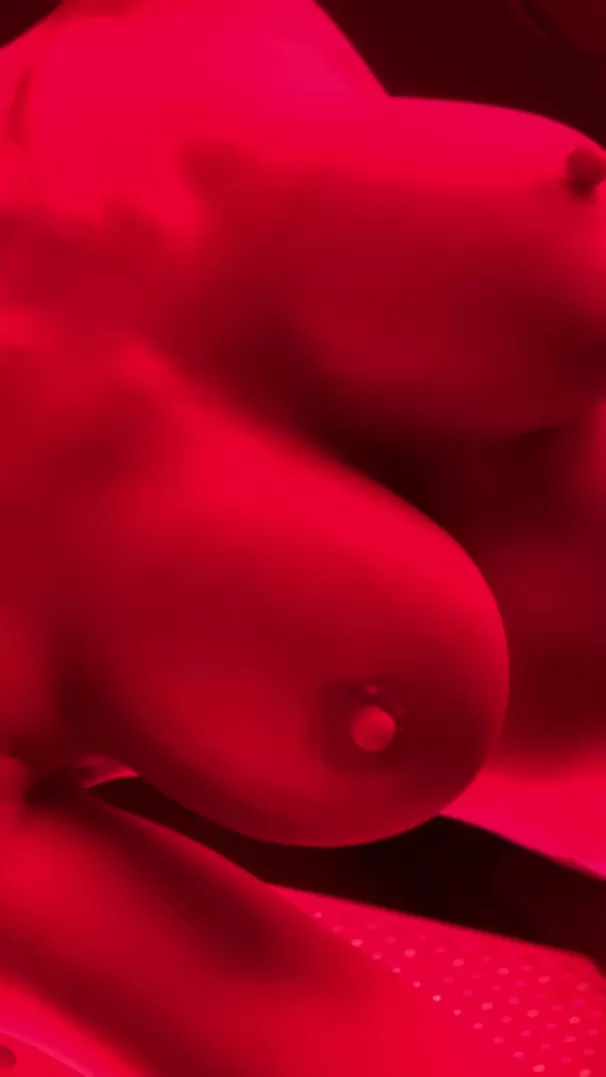 À quoi ressemblent mes seins sous la luminothérapie rouge