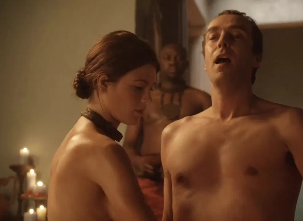 Laura Surrich - Esclava utilizada por Dominus: Spartacus T01E06