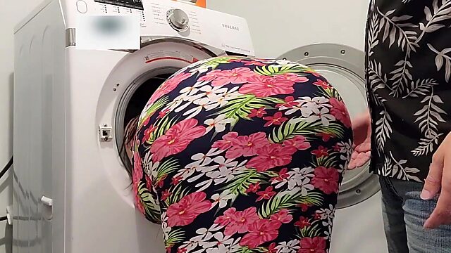 Bitch with huge Ass stuck in washing machine! Perv stepson sprayed cum all over her Ass