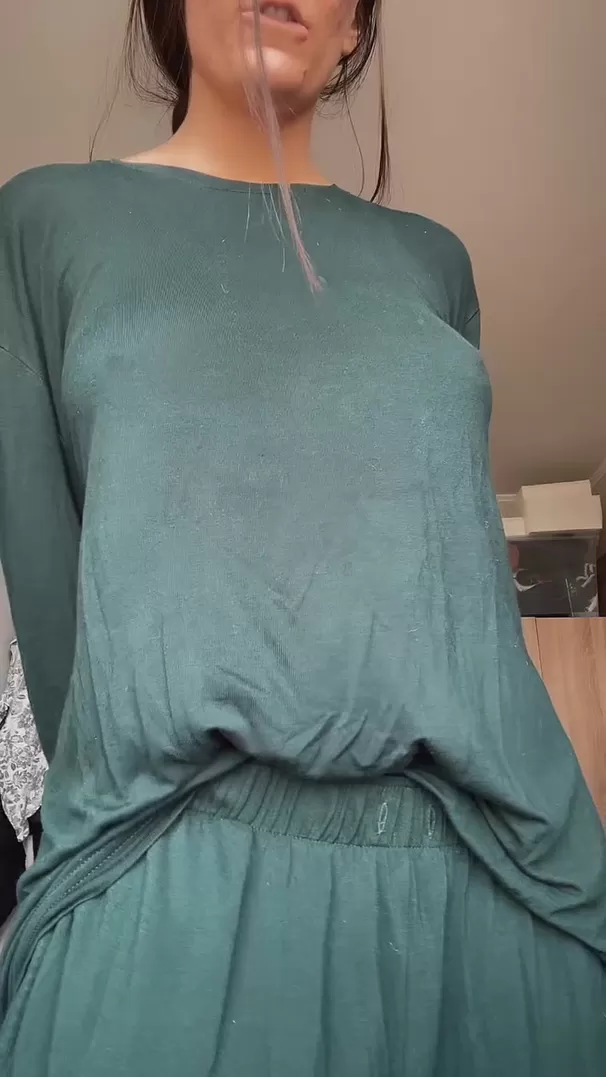 Révélant mes gros seins naturels :)