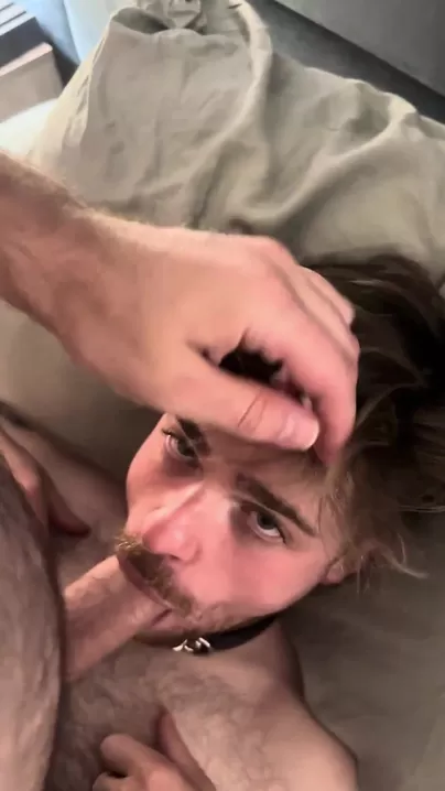 Mon mari avec une bouche pleine de ma grosse bite