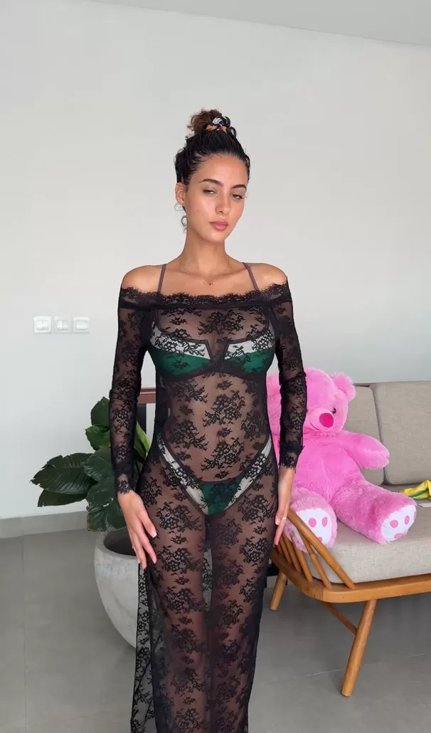 Il mio vestito attillato e trasparente