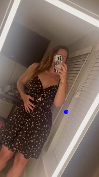Veux-tu venir prendre un creampie pendant que ton mari joue au golf ?