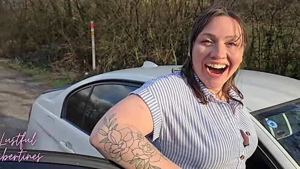 Reife Dame mit einem schönen Busch wird ihn mit Ficken bezahlen