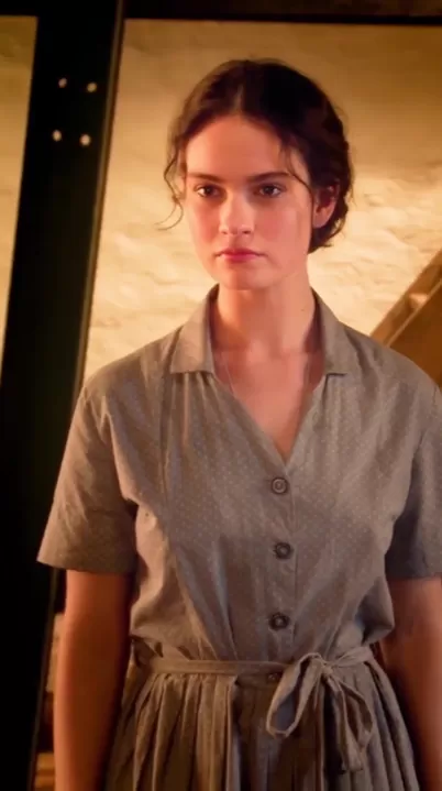 Lily James en La excepción