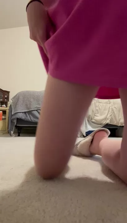 Une bonne milf aime jouer avec sa chatte…
