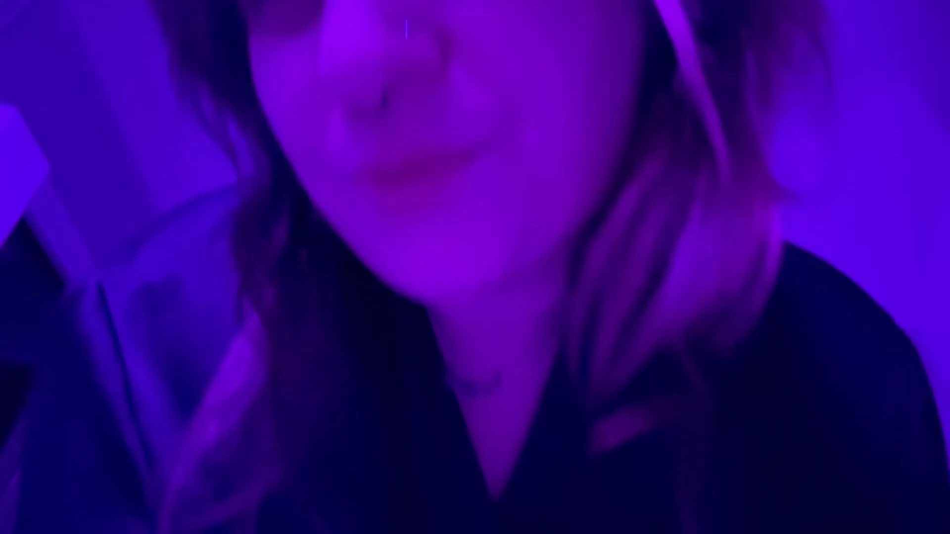 Est-ce que tu jouirais plus vite si je les serrais autour de ta bite ?