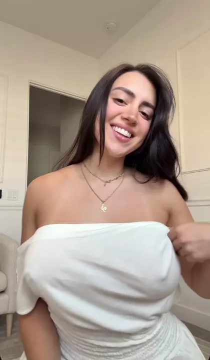 Latine aux gros seins