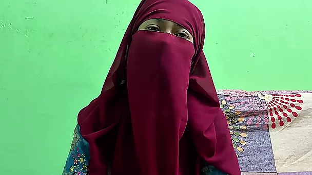 Echte Arabische MILF smeekt om creampie - amateurporno