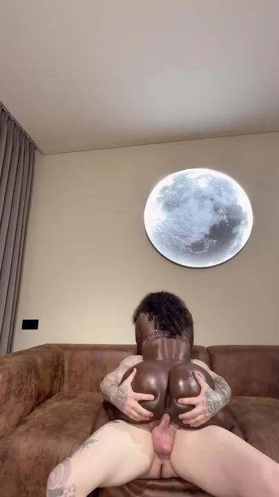 Quand as-tu baisé ta première fille noire ?