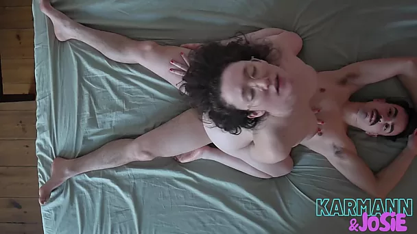 Kinky plezier van amateurkoppel met veel likken en hete seks