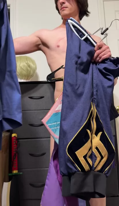 Hm... Quale cosplay indossare...