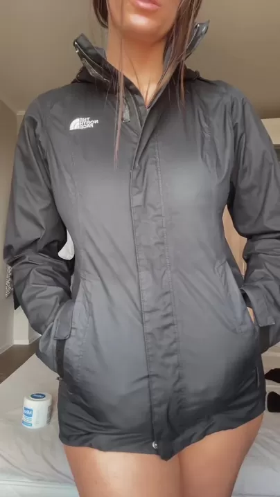 Veste enfilée et retirée