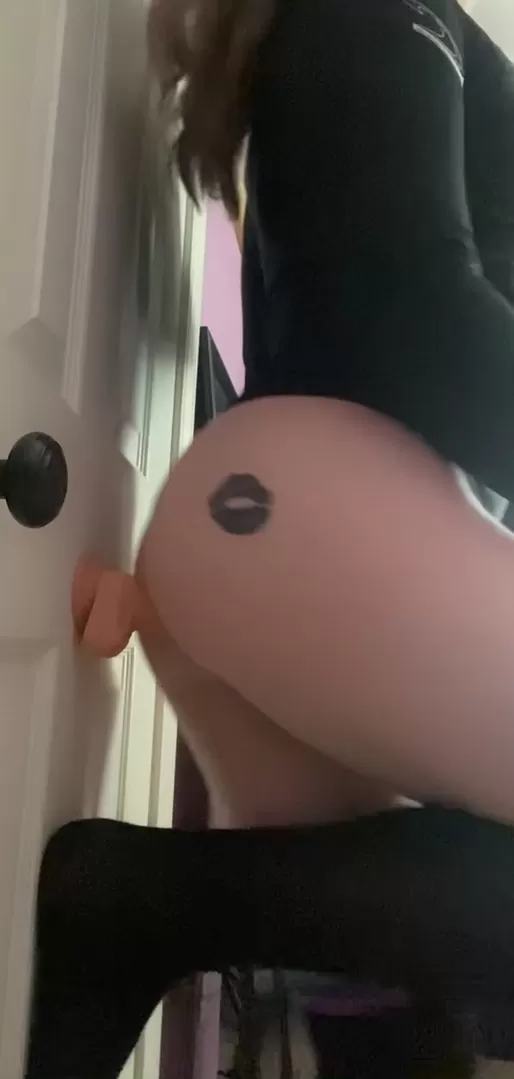 J'adorerais être plaquée contre un mur